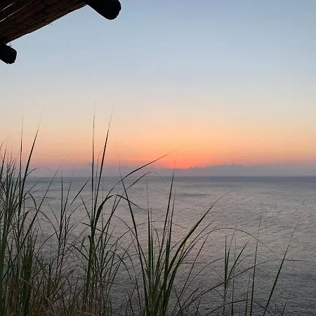Villa Mare - Suspended Over The Sea
