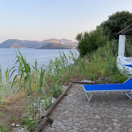 Mare - Suspended Over The Sea Villa